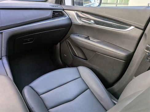 Used 2025 Cadillac XT5 Premium Luxury image 17