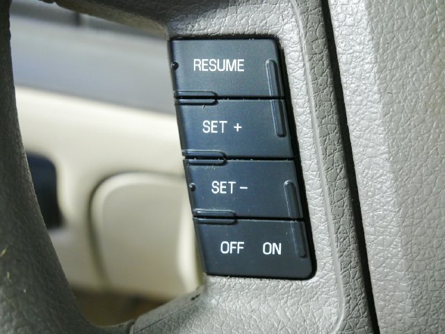 Used 2009 Ford Fusion SE FWD image 25