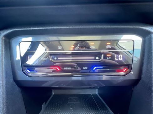 Certified 2022 Volkswagen Tiguan SE w/ Panoramic Sunroof Package image 18