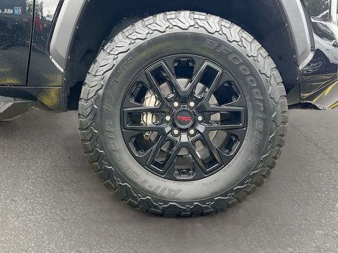 Used 2022 Toyota Tundra SR5 w/ SR5 Convenience Package image 27