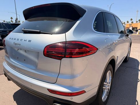 Used 2016 Porsche Cayenne AWD/4WD image 5