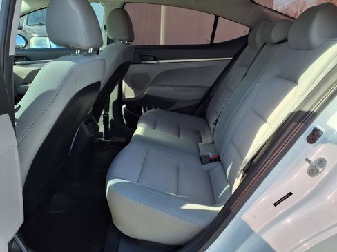 Used 2017 Hyundai Elantra SE image 12