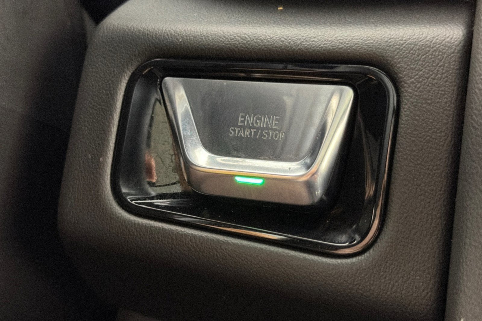 Used 2025 GMC Yukon AT4 w/ AT4 Premium Package AWD/4WD image 19