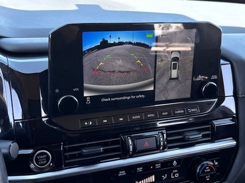 Used 2022 Nissan Pathfinder SL image 13