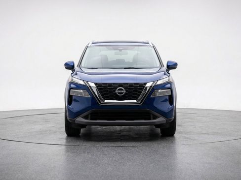 Used 2025 Nissan Rogue SV FWD image 2