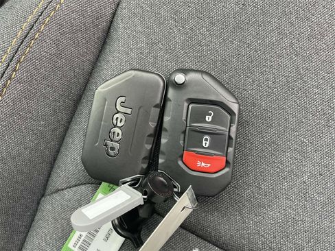 New 2025 Jeep Gladiator Sport image 33