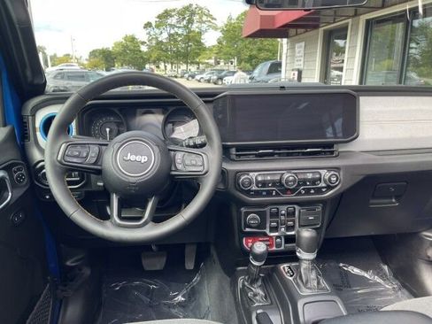 Used 2024 Jeep Wrangler Willys image 18
