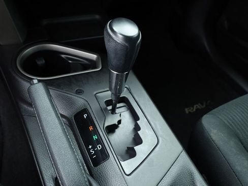 Used 2017 Toyota RAV4 LE image 7