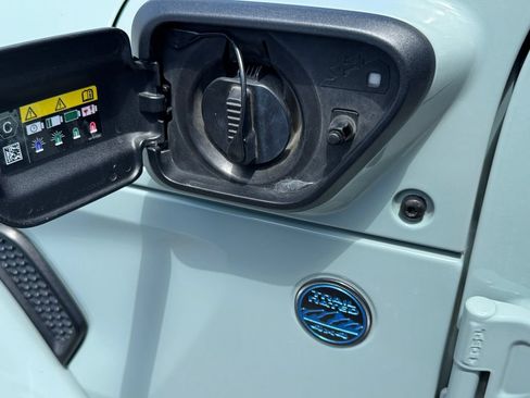 Used 2024 Jeep Wrangler Unlimited AWD/4WD image 9