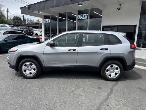 Used 2014 Jeep Cherokee Sport AWD/4WD image 4