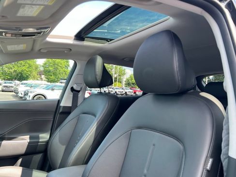 Used 2024 Hyundai Kona Limited AWD/4WD image 4