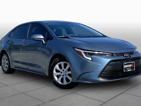 Used 2026 Toyota Corolla LE FWD image 3