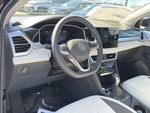 New 2026 Volkswagen Taos SE FWD image 10