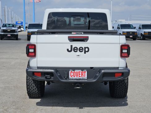 Used 2025 Jeep Gladiator Sport AWD/4WD image 6
