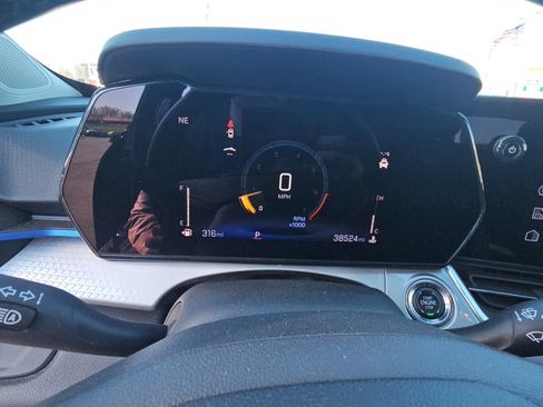 Used 2024 Chevrolet Trax LT w/ Driver Confidence Package FWD image 15