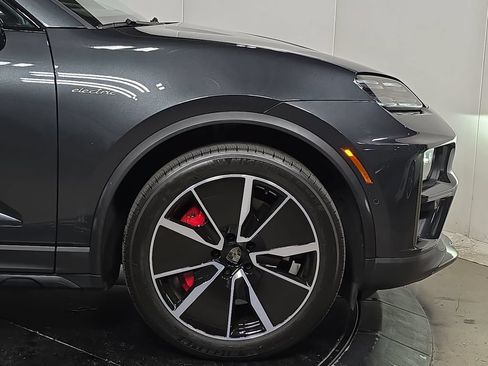 Certified 2025 Porsche Macan Turbo Electric AWD/4WD image 11