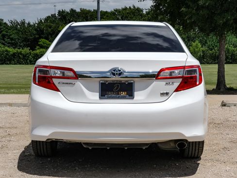 Used 2013 Toyota Camry XLE FWD image 9