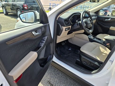 Used 2020 Ford Escape Titanium image 15