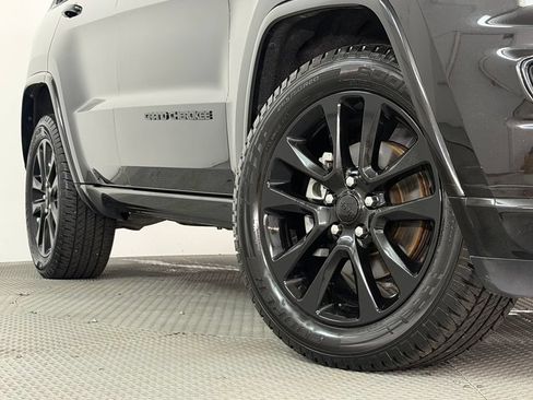Used 2018 Jeep Grand Cherokee Altitude AWD/4WD image 15