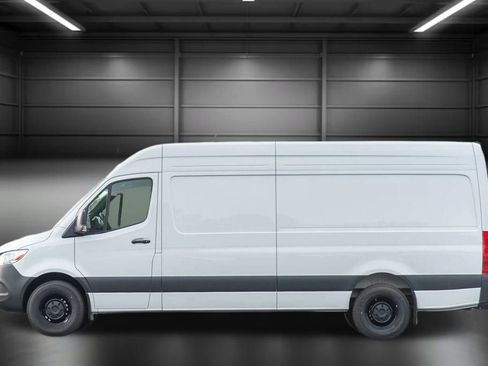 Used 2024 Mercedes-Benz Sprinter 2500 image 5