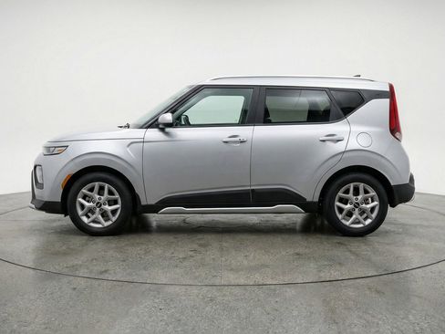 Used 2025 Kia Soul LX w/ LX Technology Package FWD image 5