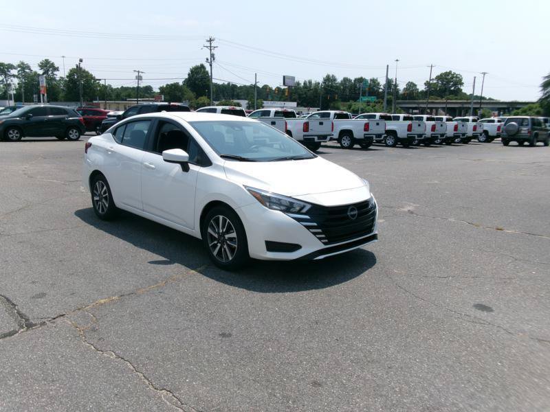 Used 2025 Nissan Versa SV FWD image 4