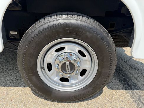 Used 2022 Ford F250 XL w/ Power Equipment Group RWD image 31