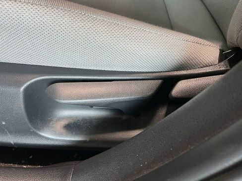 Used 2020 Toyota Corolla L FWD image 16