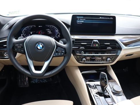 Certified 2023 BMW 530e w/ Convenience Package image 9