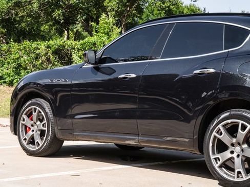 Used 2017 Maserati Levante S AWD/4WD image 40