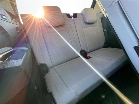 Used 2019 Volkswagen Tiguan SE w/ Panoramic Sunroof Package image 26