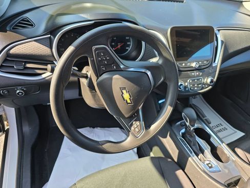 Used 2024 Chevrolet Malibu LT FWD image 15