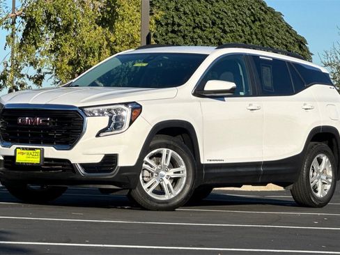 Used 2023 GMC Terrain SLE w/ Driver Convenience Package image 14