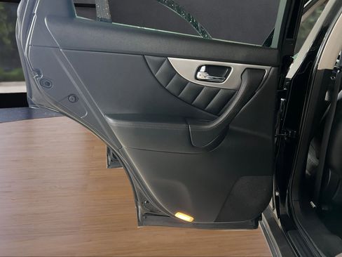 Used 2017 INFINITI QX70 2WD image 11