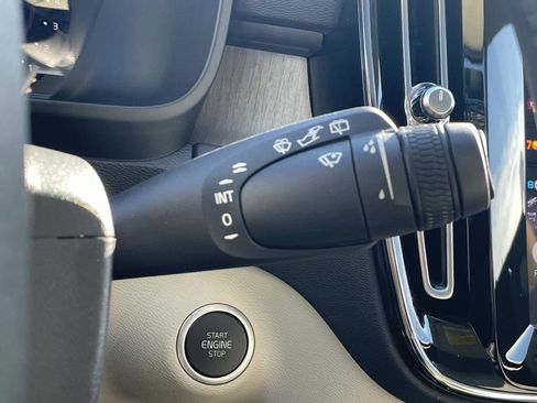 Used 2023 Volvo XC40 B5 Ultimate w/ Protection Package Premier image 25