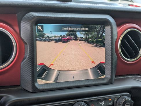 Used 2020 Jeep Gladiator Rubicon AWD/4WD image 11