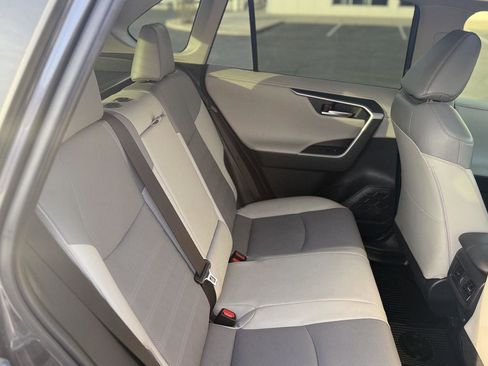 Used 2020 Toyota RAV4 Limited image 32