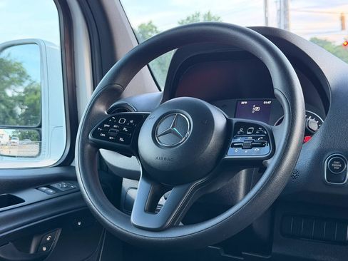 Used 2024 Mercedes-Benz Sprinter 2500 image 43
