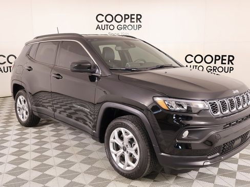 Used 2025 Jeep Compass Latitude image 1