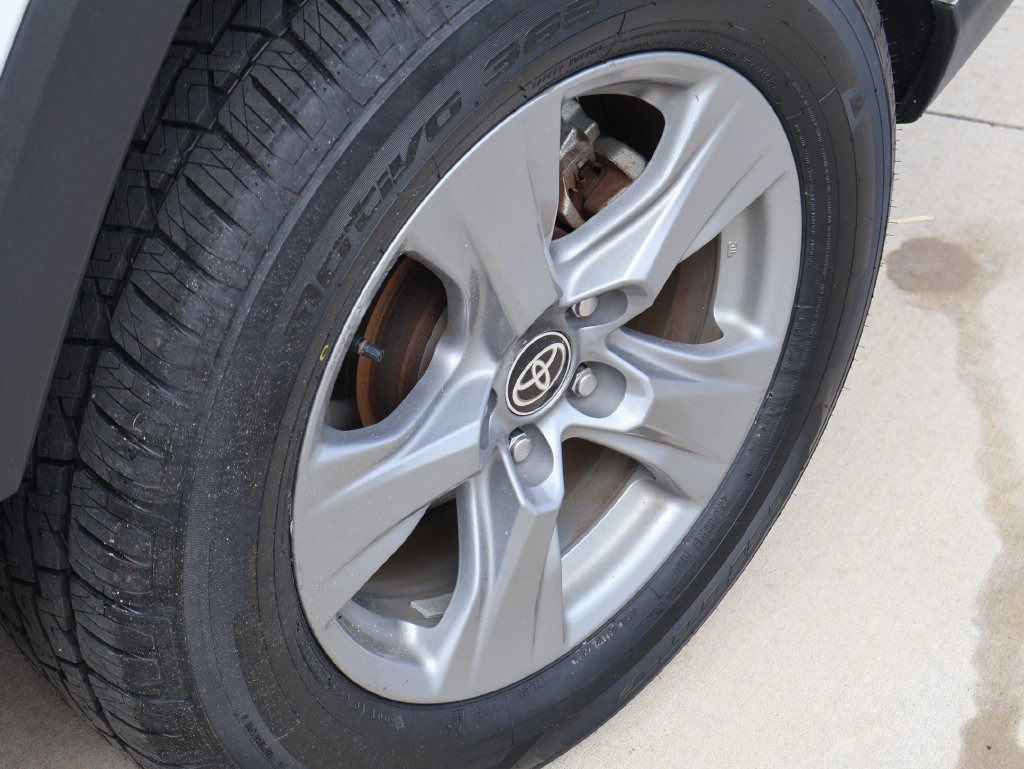 Used 2025 Toyota RAV4 XLE AWD/4WD image 39