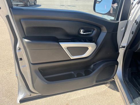 Used 2017 Nissan Titan SV AWD/4WD image 16
