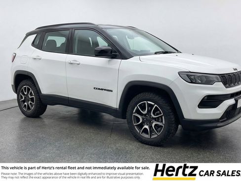 Used 2025 Jeep Compass Trailhawk image 1