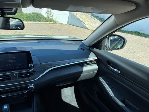 Used 2025 Nissan Altima 2.5 SV image 35