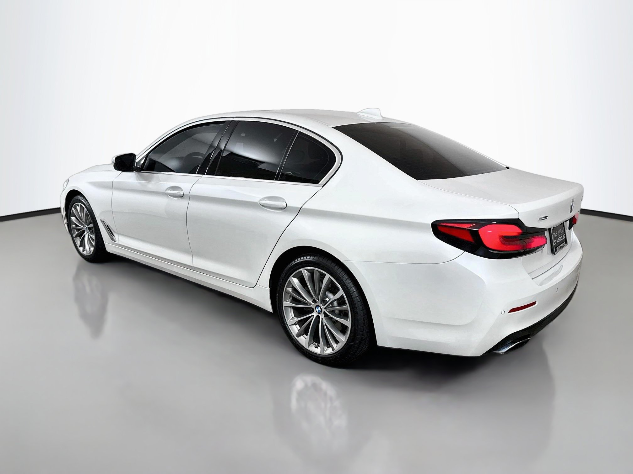 Used 2022 BMW 530i xDrive w/ Premium Package AWD/4WD image 5