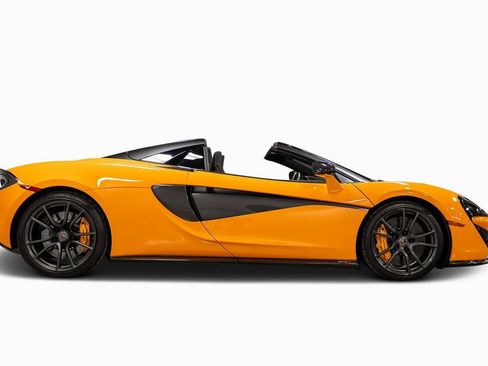 Used 2018 McLaren 570S Spider image 28