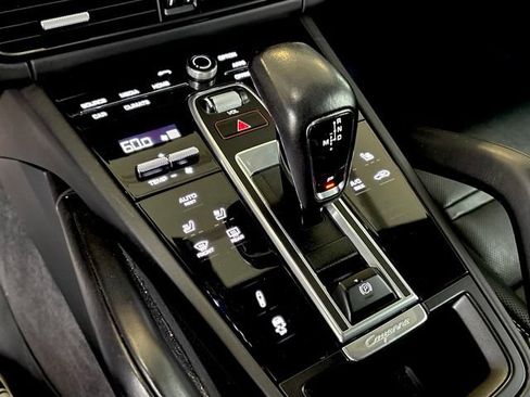 Used 2023 Porsche Cayenne Turbo AWD/4WD image 23