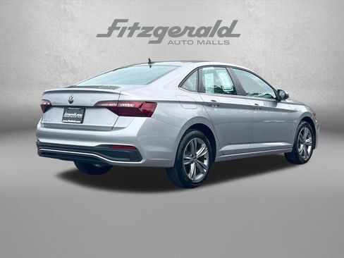 Used 2024 Volkswagen Jetta SE FWD image 8