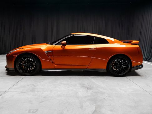 Used 2018 Nissan GT-R Premium AWD/4WD image 10