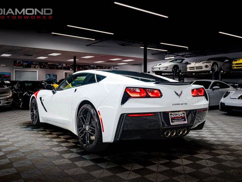 Used 2019 Chevrolet Corvette Stingray Coupe w/ 1LT RWD image 2