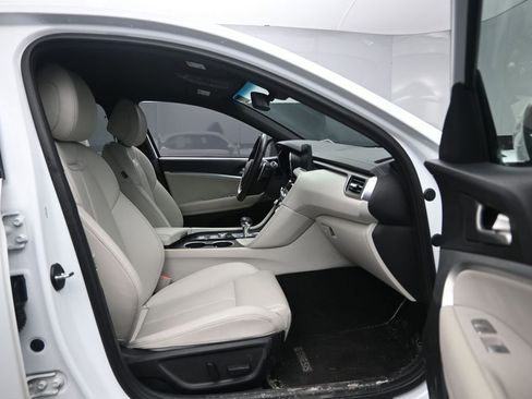 Used 2024 Genesis G70 2.5T image 25
